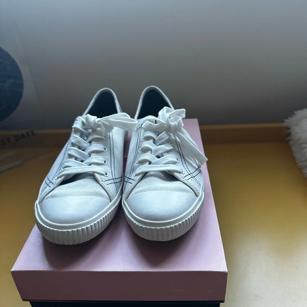 Looking to sell! Kate Spade tennison sneaker size 8.5 - Picture 5 of 5